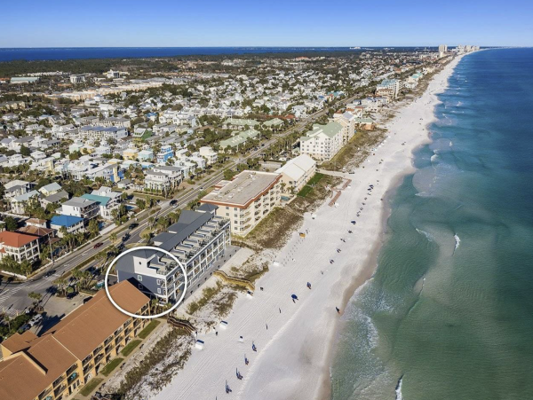 Beachfront Luxury Six Bedroom Vacation Rental in Destin with Rooftop Pool